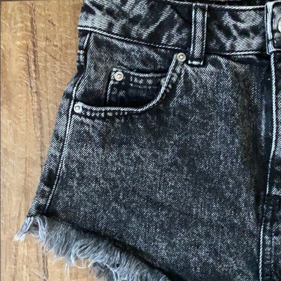 TopShop Kiri High Waist Frayed Cut Offs 2 - Picture 4 of 10